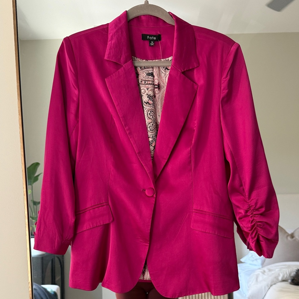 🟡 $25 SALE - Fate Women's Vibrant Fuchsia Blazer